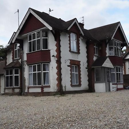 The Lodge By Birchwood Horley Exterior photo