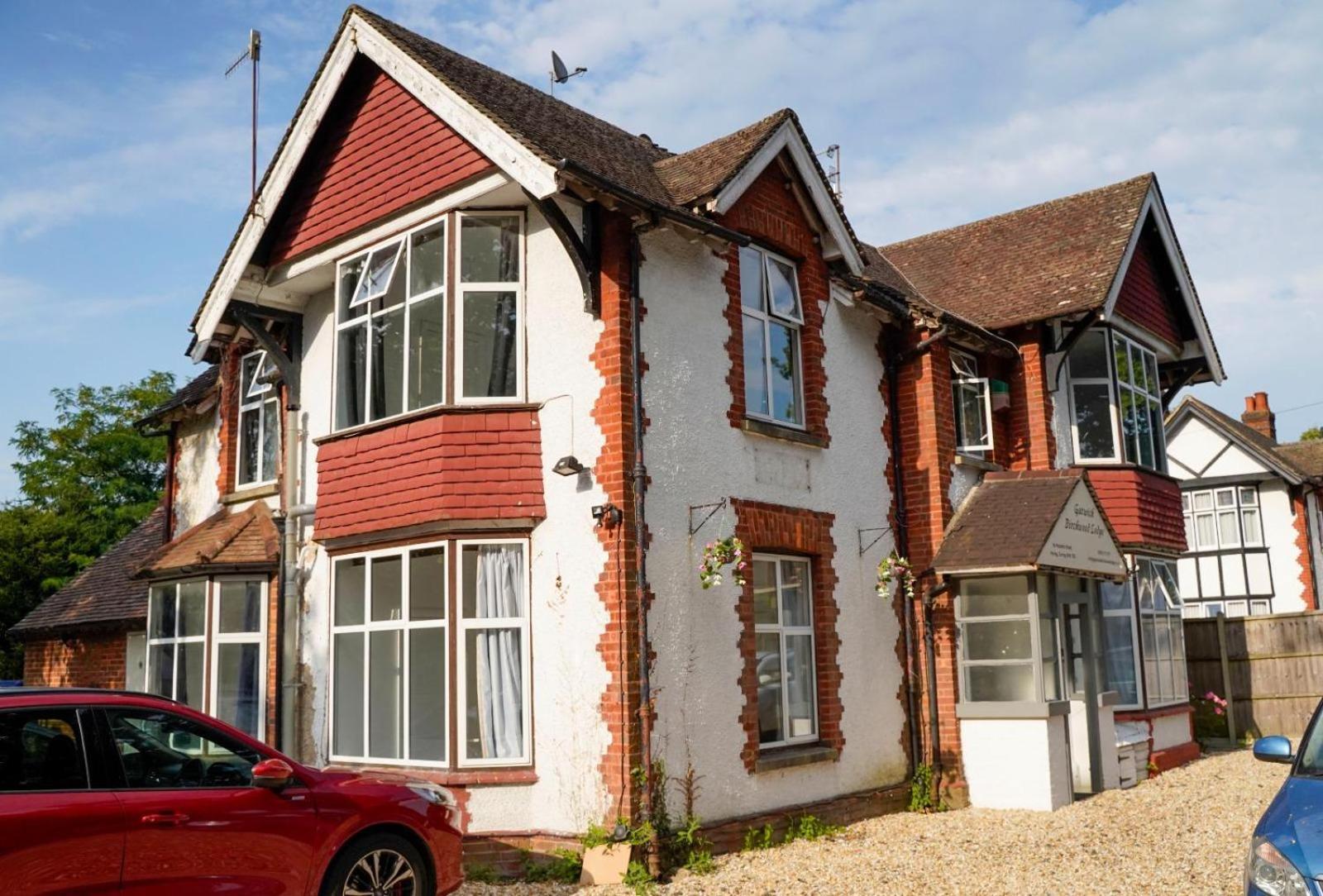 The Lodge By Birchwood Horley Exterior photo