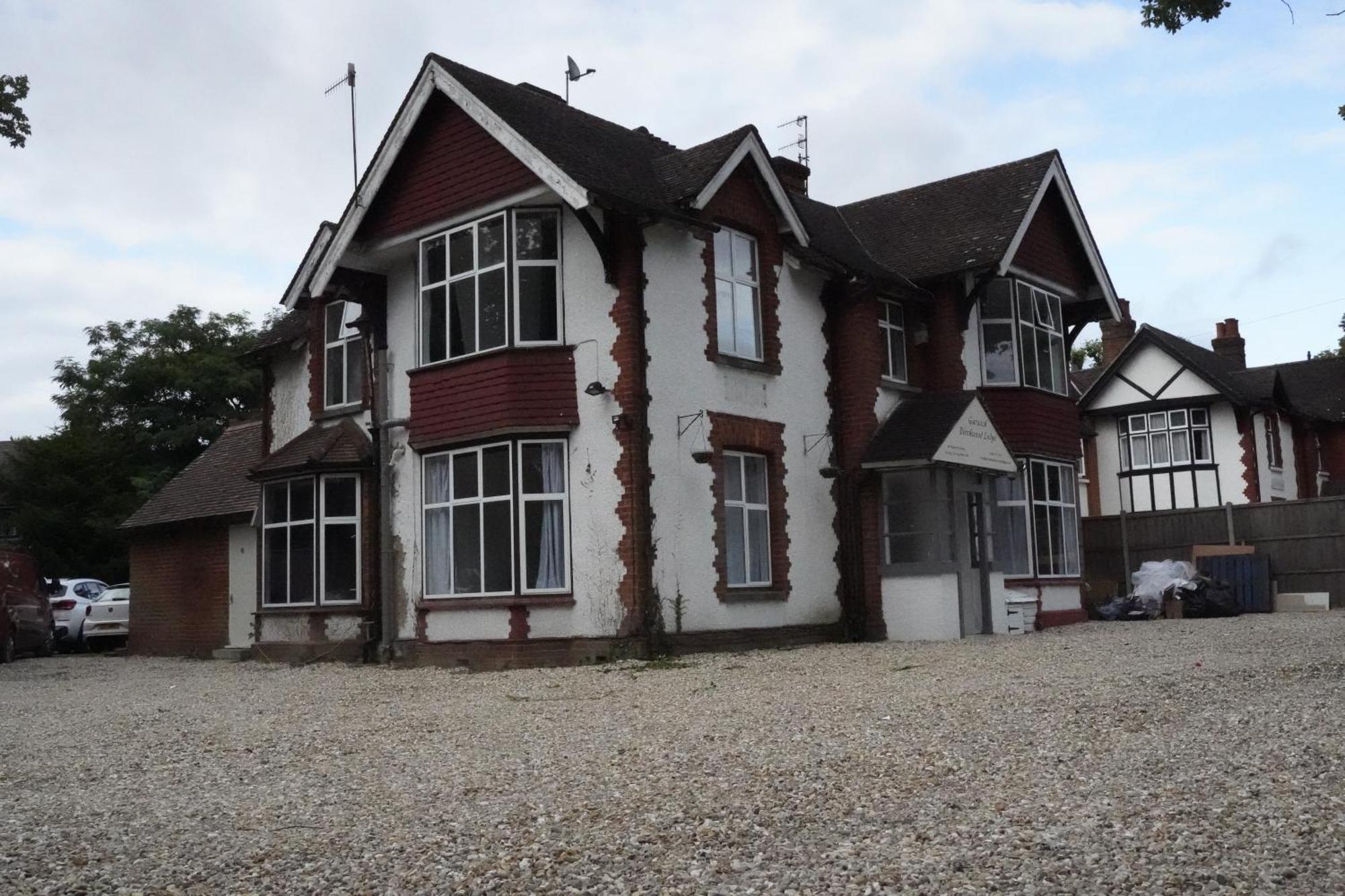 The Lodge By Birchwood Horley Exterior photo